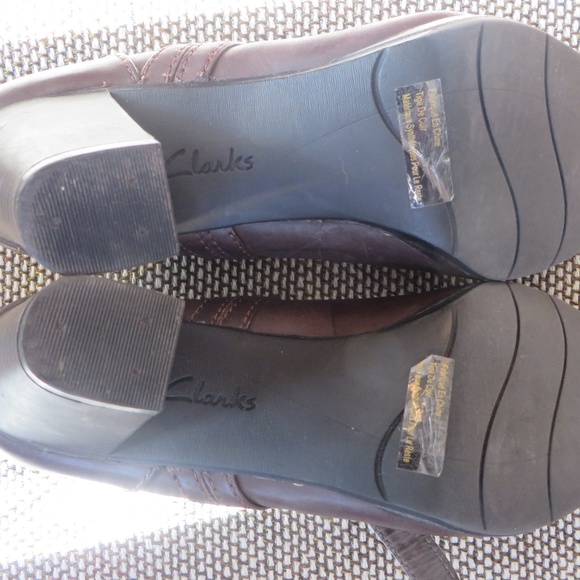 Clarks Brown Leather Mary Jane Pumps - Picture 5 of 8